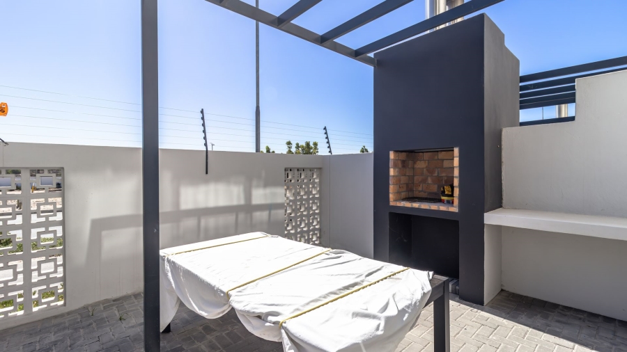 To Let 4 Bedroom Property for Rent in Sandown Western Cape
